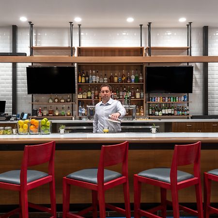 Holiday Inn Denver East By Ihg Bagian luar foto