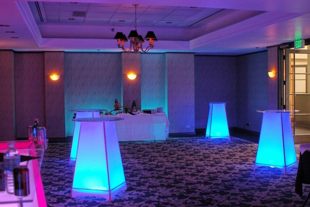 Holiday Inn Denver East By Ihg Bagian luar foto