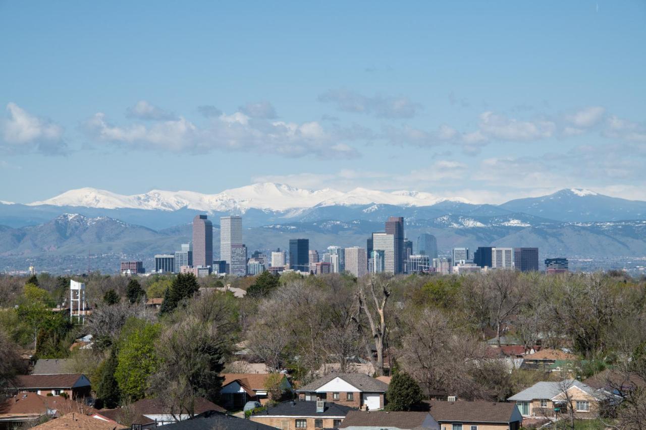 Holiday Inn Denver East By Ihg Bagian luar foto