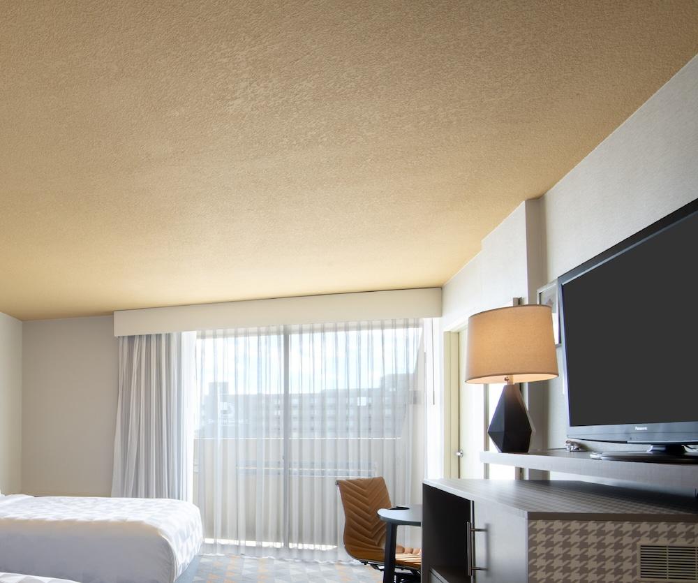 Holiday Inn Denver East By Ihg Bagian luar foto