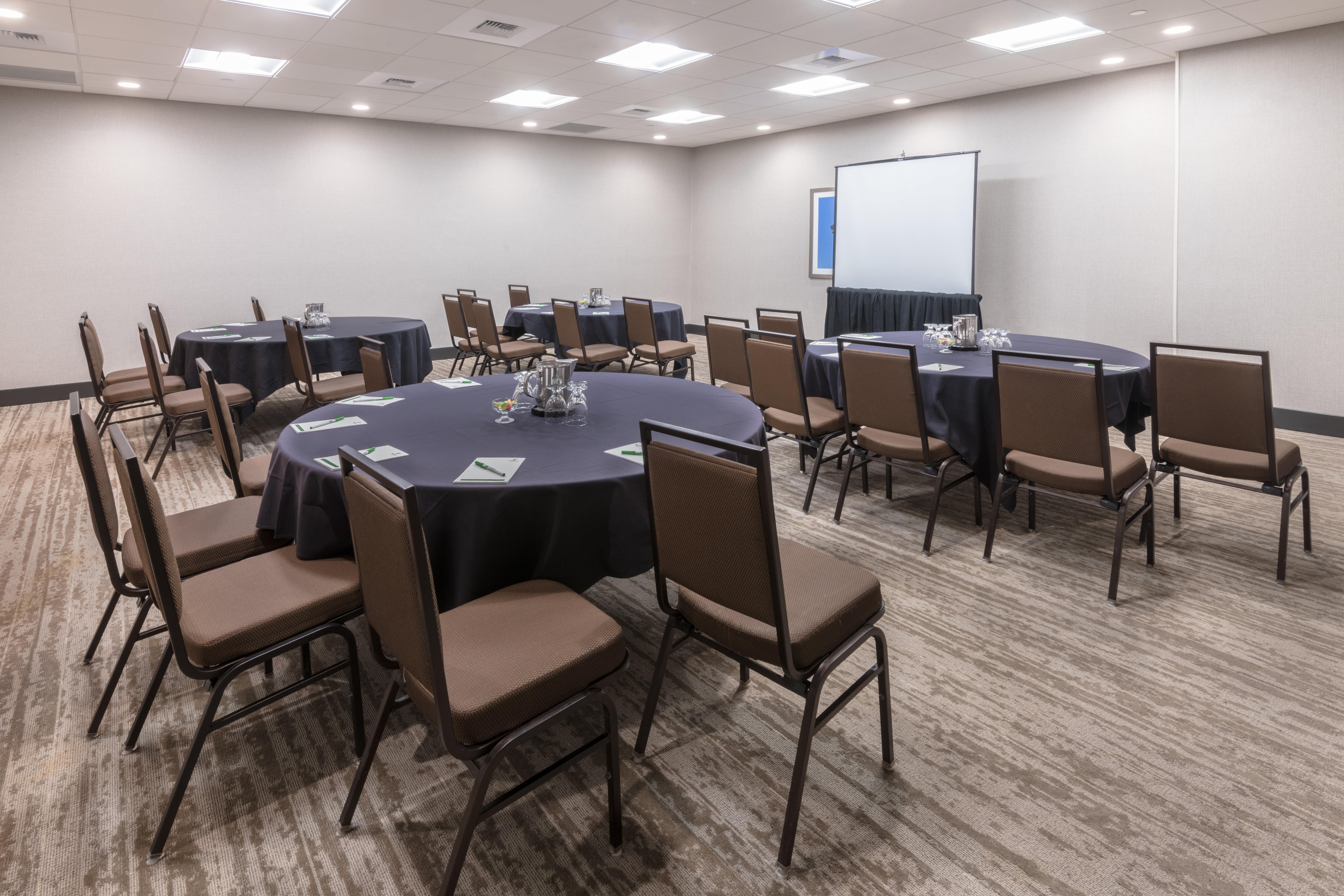 Holiday Inn Denver East By Ihg Bagian luar foto