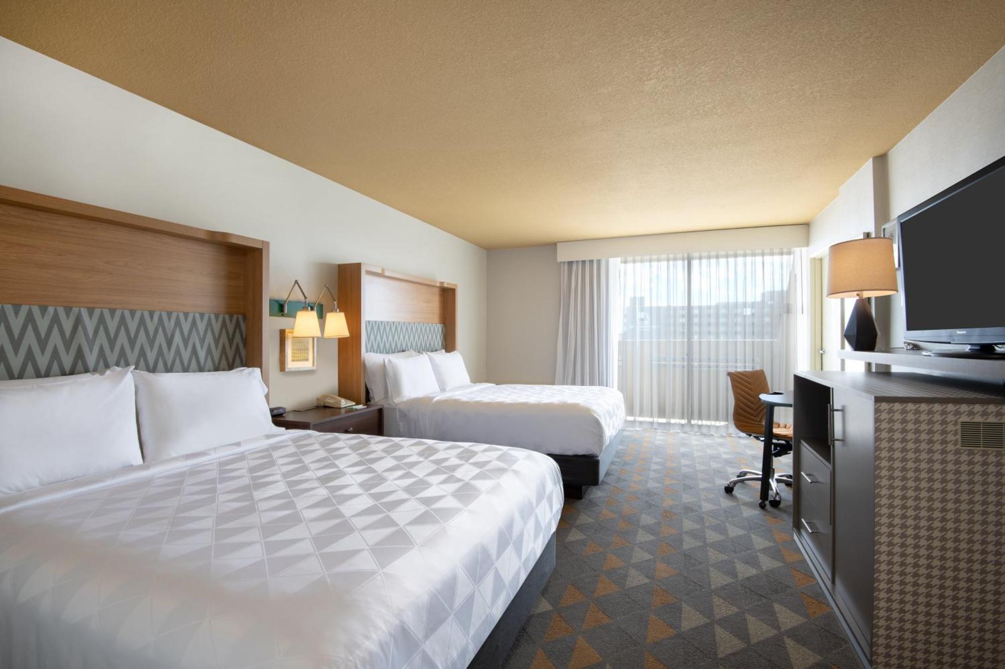 Holiday Inn Denver East By Ihg Bagian luar foto